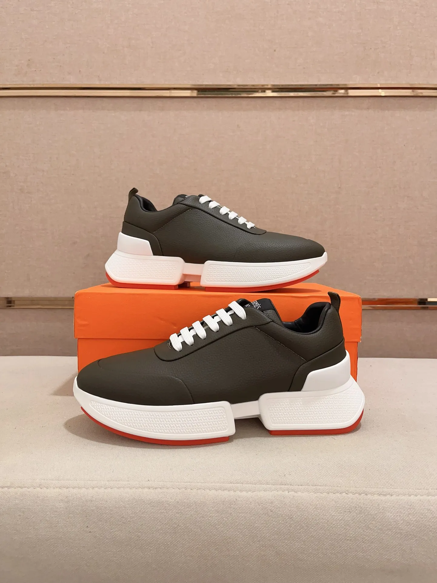Men's clothing and shoes💰: 442💰《HERMES》【Classic original single version】Hermès; top 🔝purchase agent🔍🔍men's latest 🇺🇸 counter sales simultaneously, imported from Italy original ▲▲cowhide ▲▲ (high-end, nobility, class) ) Exquisite workmanship (Italian 🇮🇹 imported water-dyed 🐂 cowhide lining) sole: original sole provided by the original factory, ⚠️exclusive double-layer activity·TPR·rubber·combined molded outsole; super comfortable·wear-resistant·non-slip·environmental protection The real thing is more beautiful if you take the real thing (high quality, follow the order). You can enter and exit the counter at will * Number of yards: 38-44 (45 can be customized and cannot be returned or exchanged)